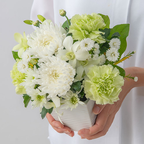 【最短翌日届け】【お供え用】 アレンジメント｢涼華（すずか）｣