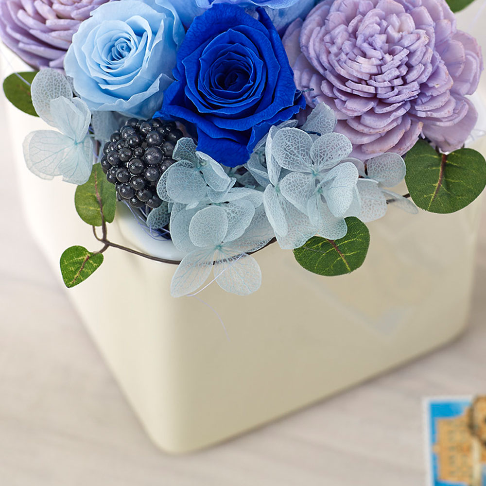 プリザーブド&アーティフィシャルアレンジメント「フラワーキューブ・ブルー」ラッピング付き