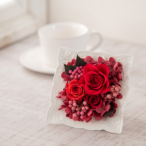 【最短翌日届け】プリザーブドアレンジメント「プティットフルール・ルージュ」