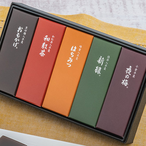 とらや「小形羊羹5本入」とアレンジメントのセット