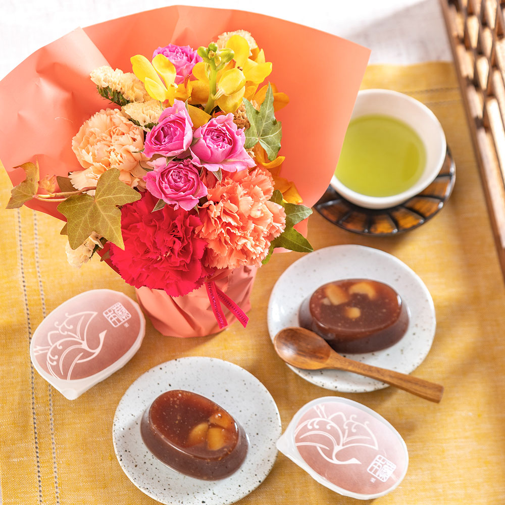【敬老の日まだ間に合う！】  鶴屋吉信「本蕨 栗 」とそのまま飾れるブーケのセット