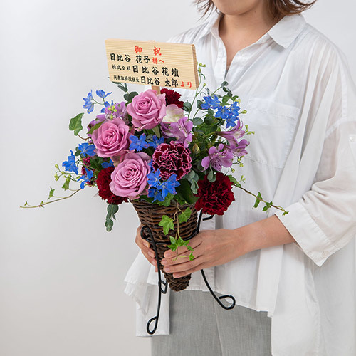 カウンターに飾れるスタンド花風アレンジメント「フルールモーブ」