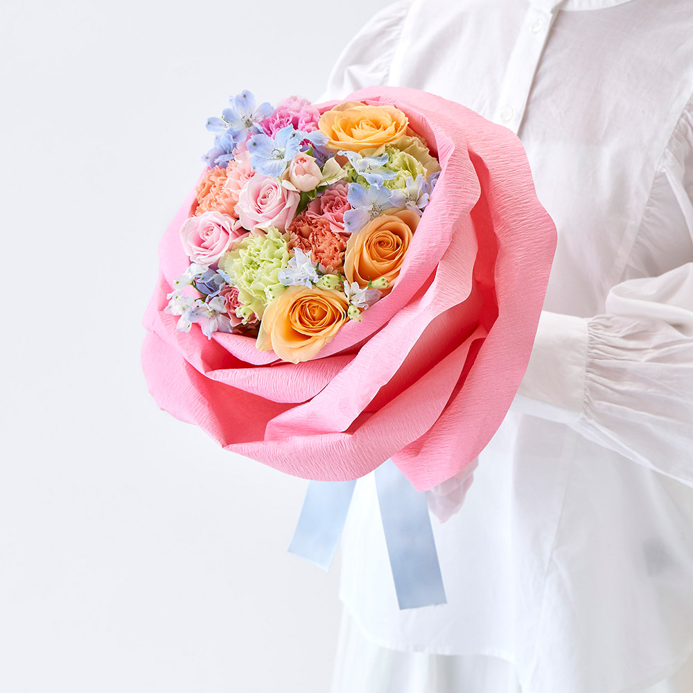 バラの形の花束ペタロ・ローザ「フェミニンミックス」
