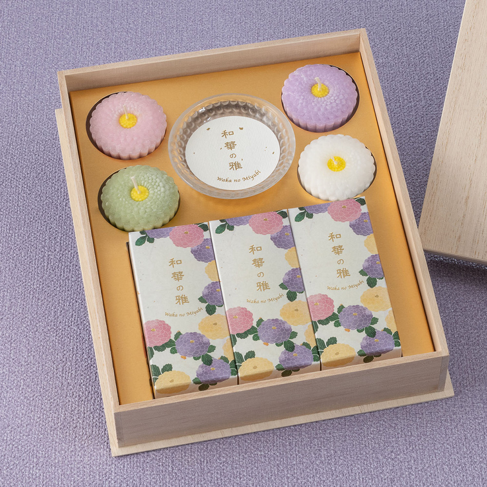 【お供え用】 カメヤマキャンドル「和華の雅」とアレンジメントのセット