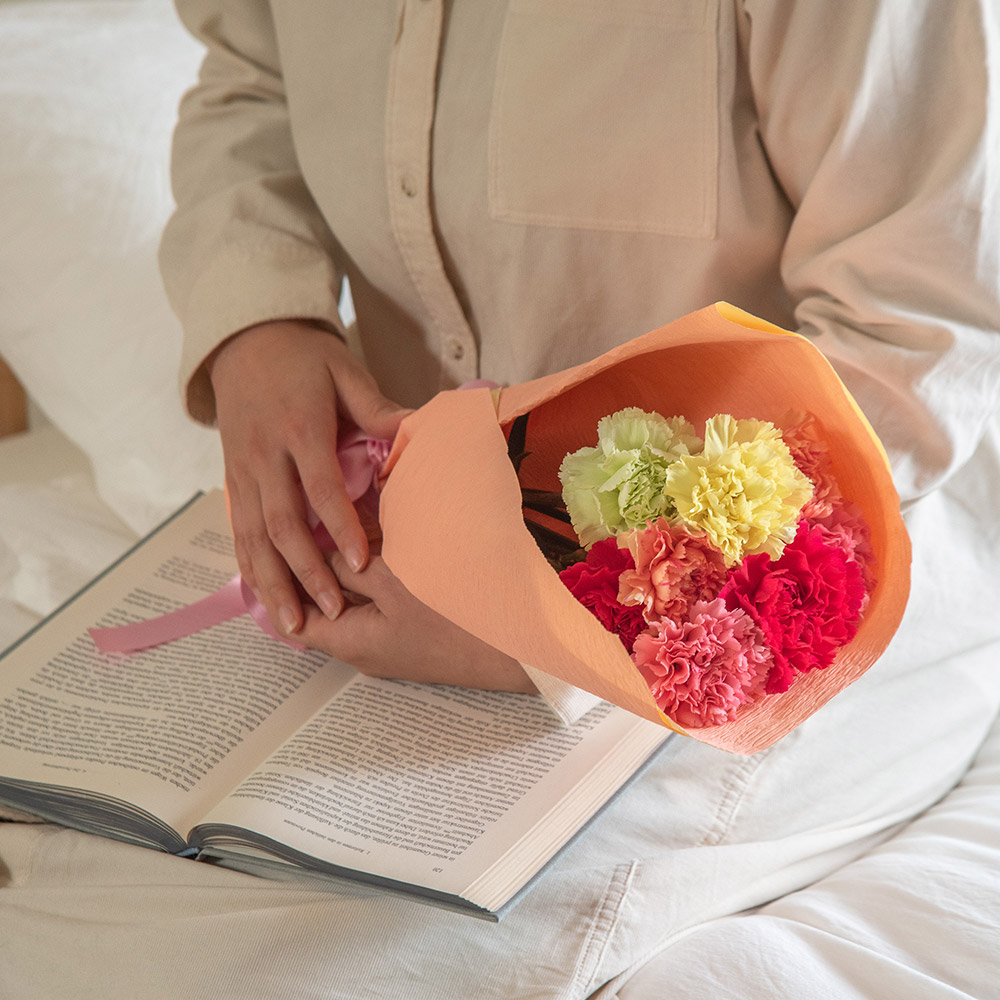 【母の日まだ間に合う！】 ミックスカーネーションの花束「感謝の気持ち」