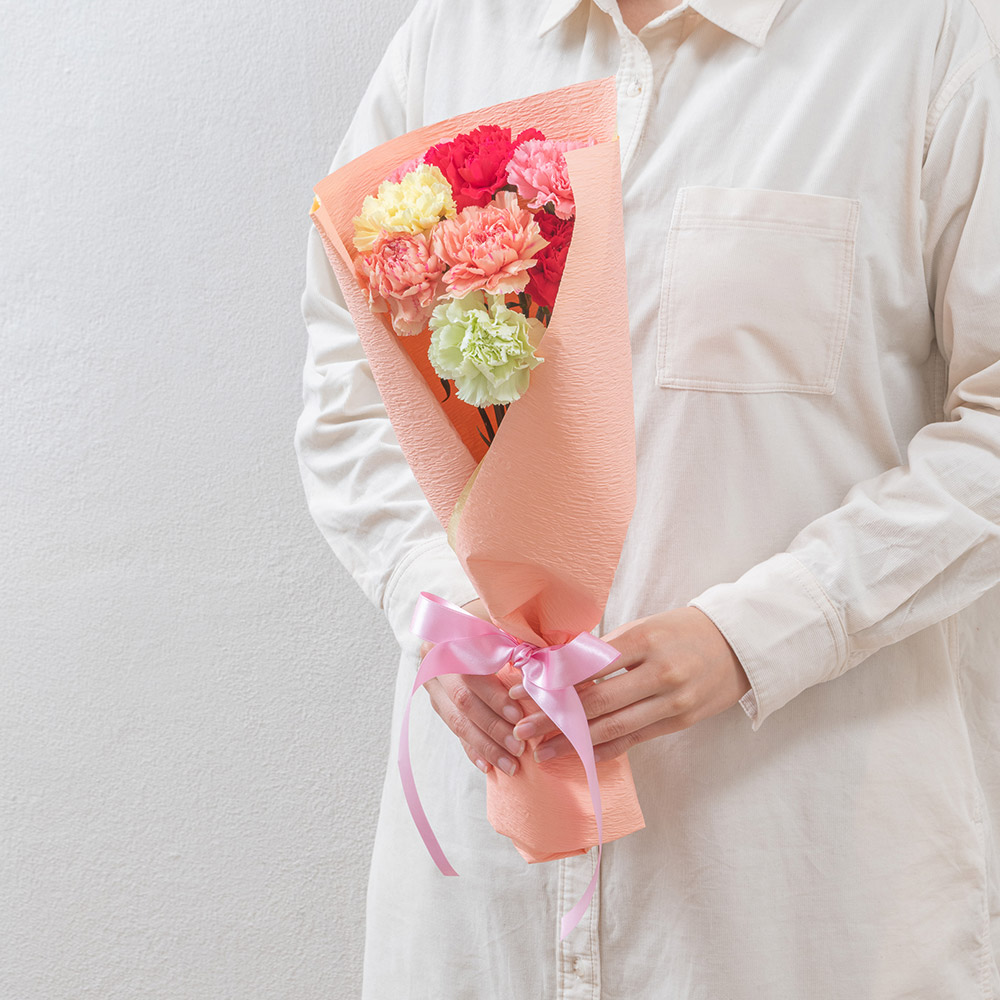 【母の日まだ間に合う！】 ミックスカーネーションの花束「感謝の気持ち」