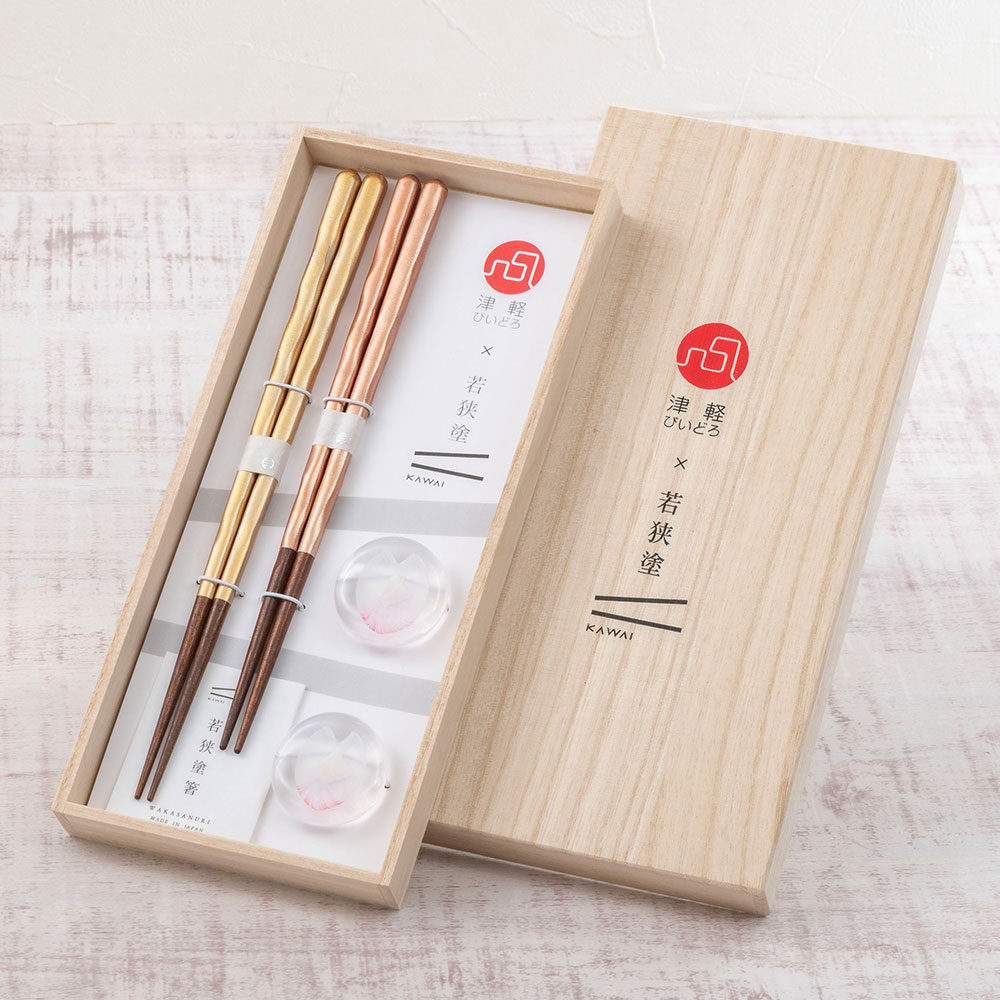 【母の日まだ間に合う！】 父母セット 箸（若狭塗）＆箸置き（津軽びいどろ）ペアセットとアレンジメントのセット