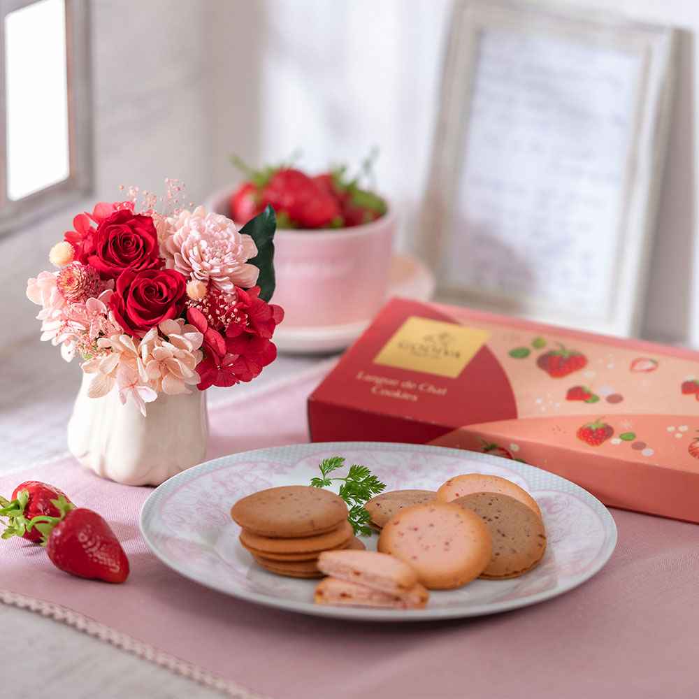 母の日 ゴディバ「あまおう苺クッキー アソートメント」とプリザーブドアレンジメントのセット