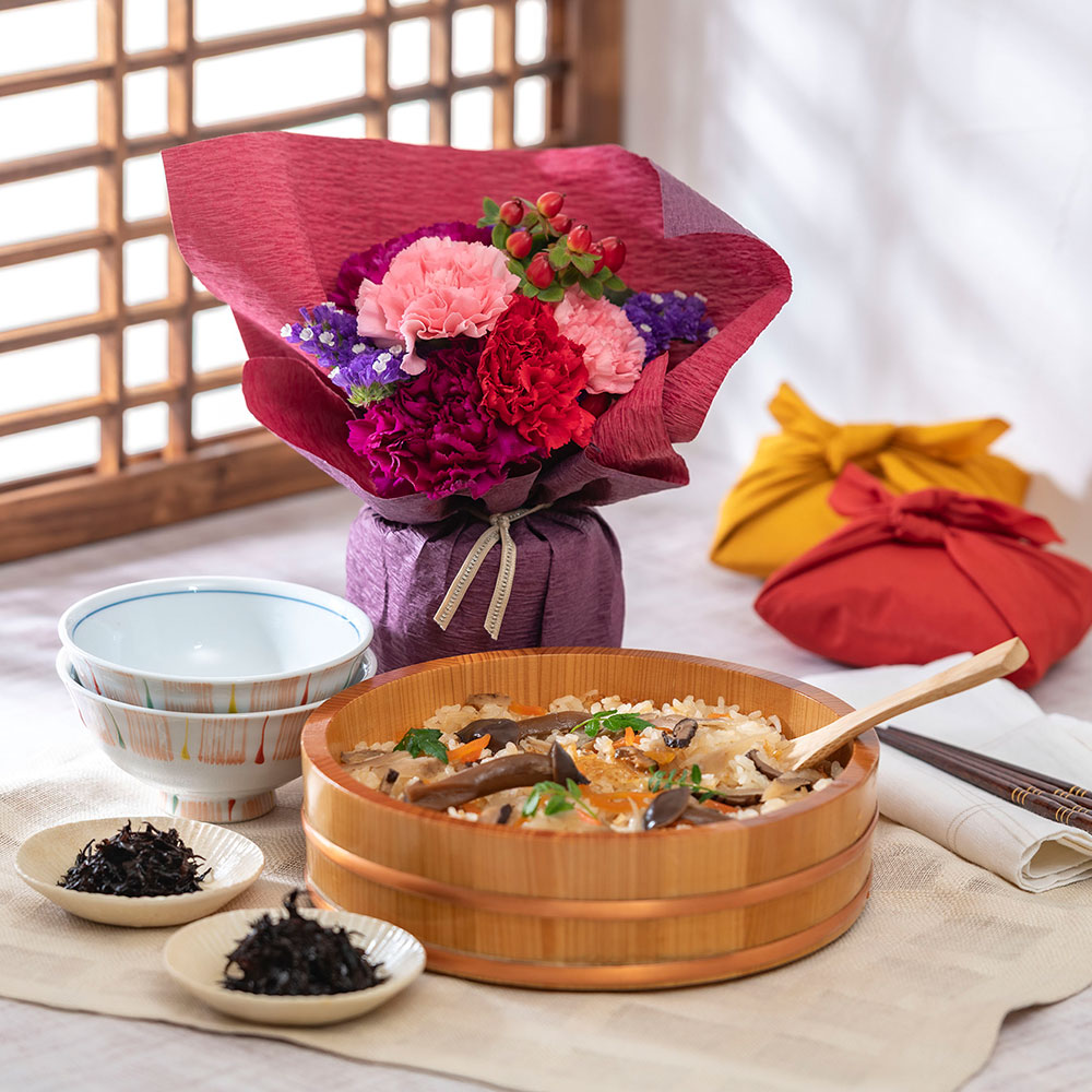 母の日 八代目儀兵衛「十二単お供詰合せ「三条」」とそのまま飾れるブーケのセット