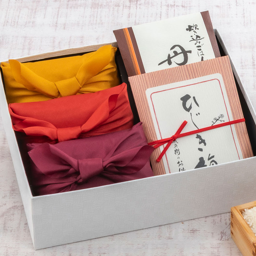 母の日 八代目儀兵衛「十二単お供詰合せ「三条」」とそのまま飾れるブーケのセット