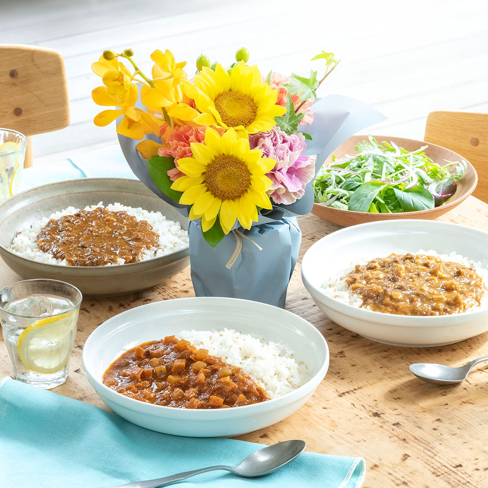 父の日 Soup Stock Tokyo 「レトルトカレー（３個セット）」とそのまま飾れるブーケのセット