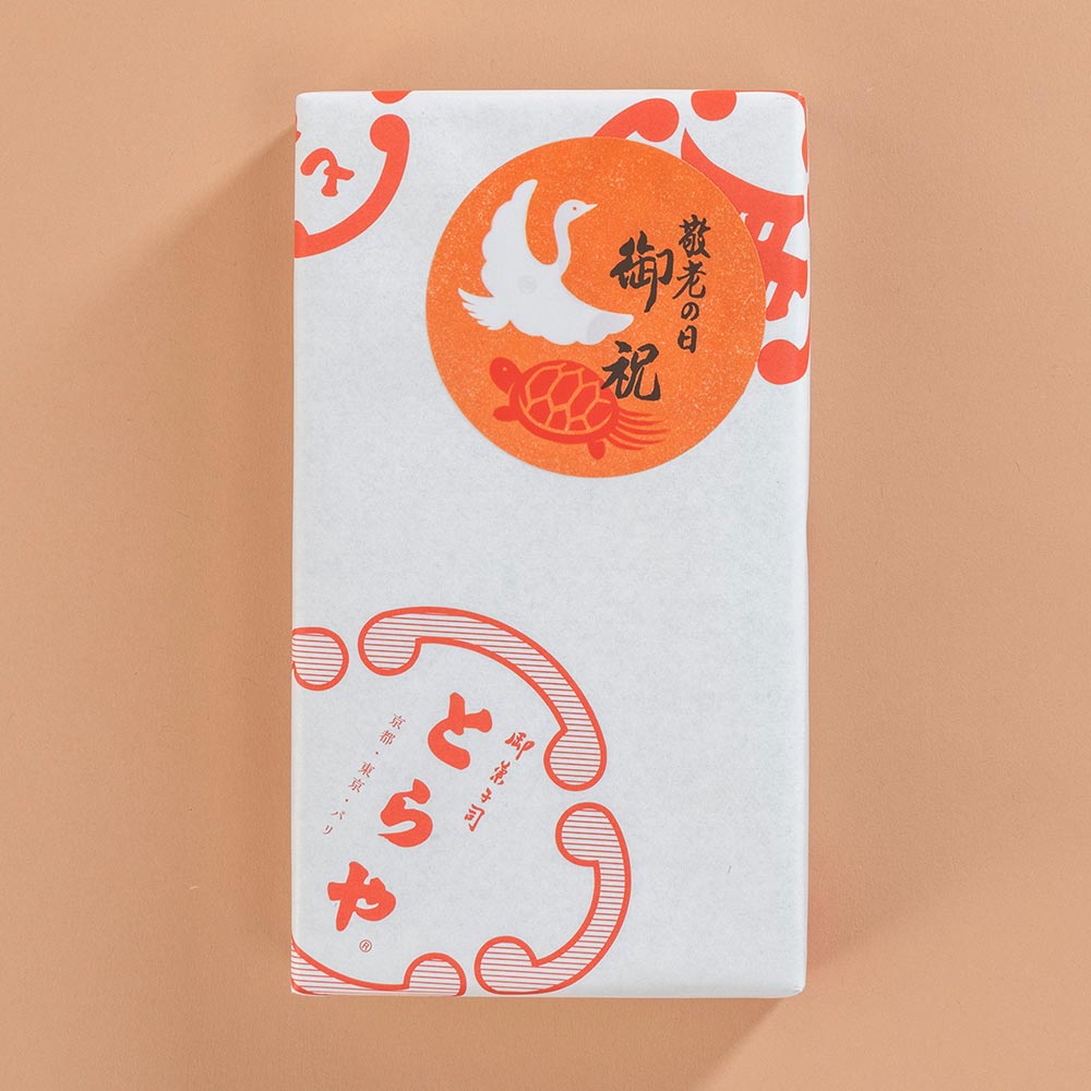 【敬老の日まだ間に合う！】 敬老の日 とらや「秋パッケージ小形羊羹 」とアレンジメントのセット