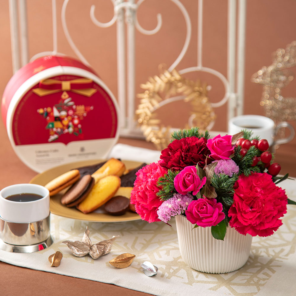 クリスマス アンリ・シャルパンティエ「ガトー・キュイ・アソート」とアレンジメントのセット