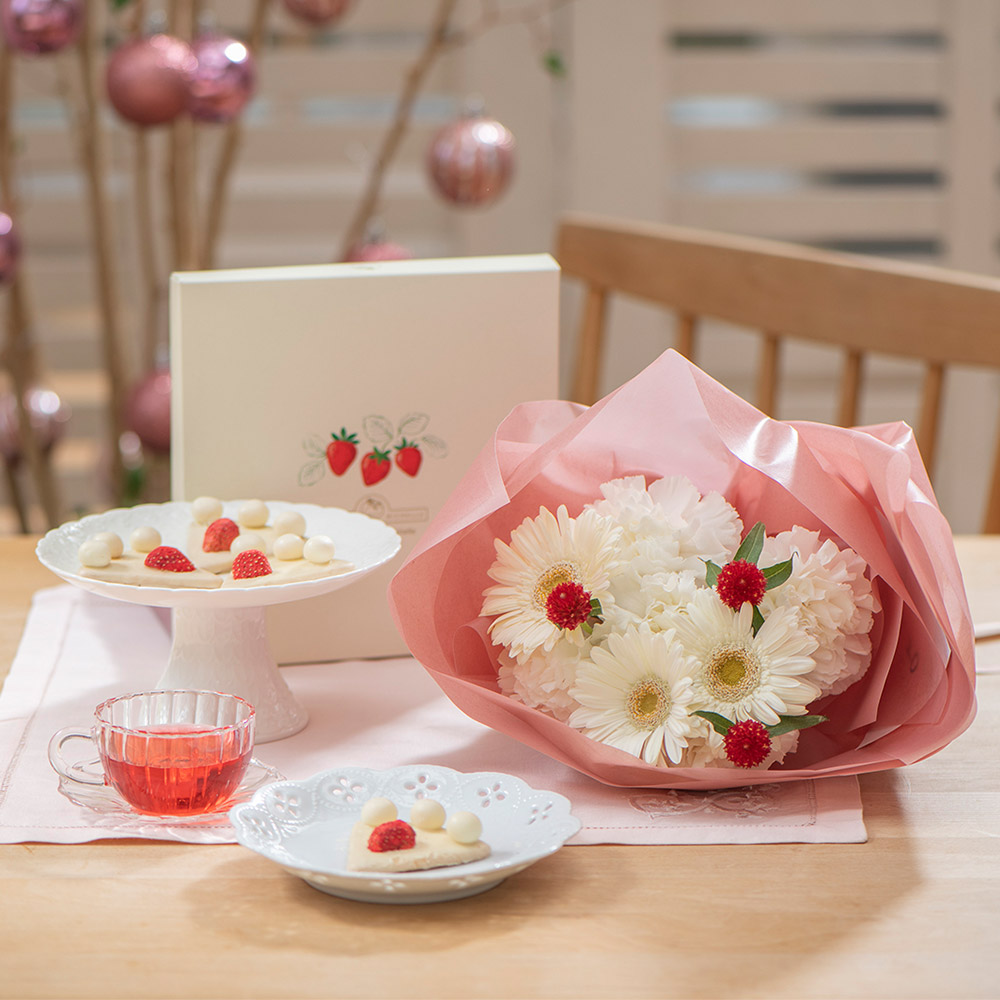 【クリスマスまだ間に合う！】 サブレミシェル「ケーキサブレ4個入り」と花束のセット