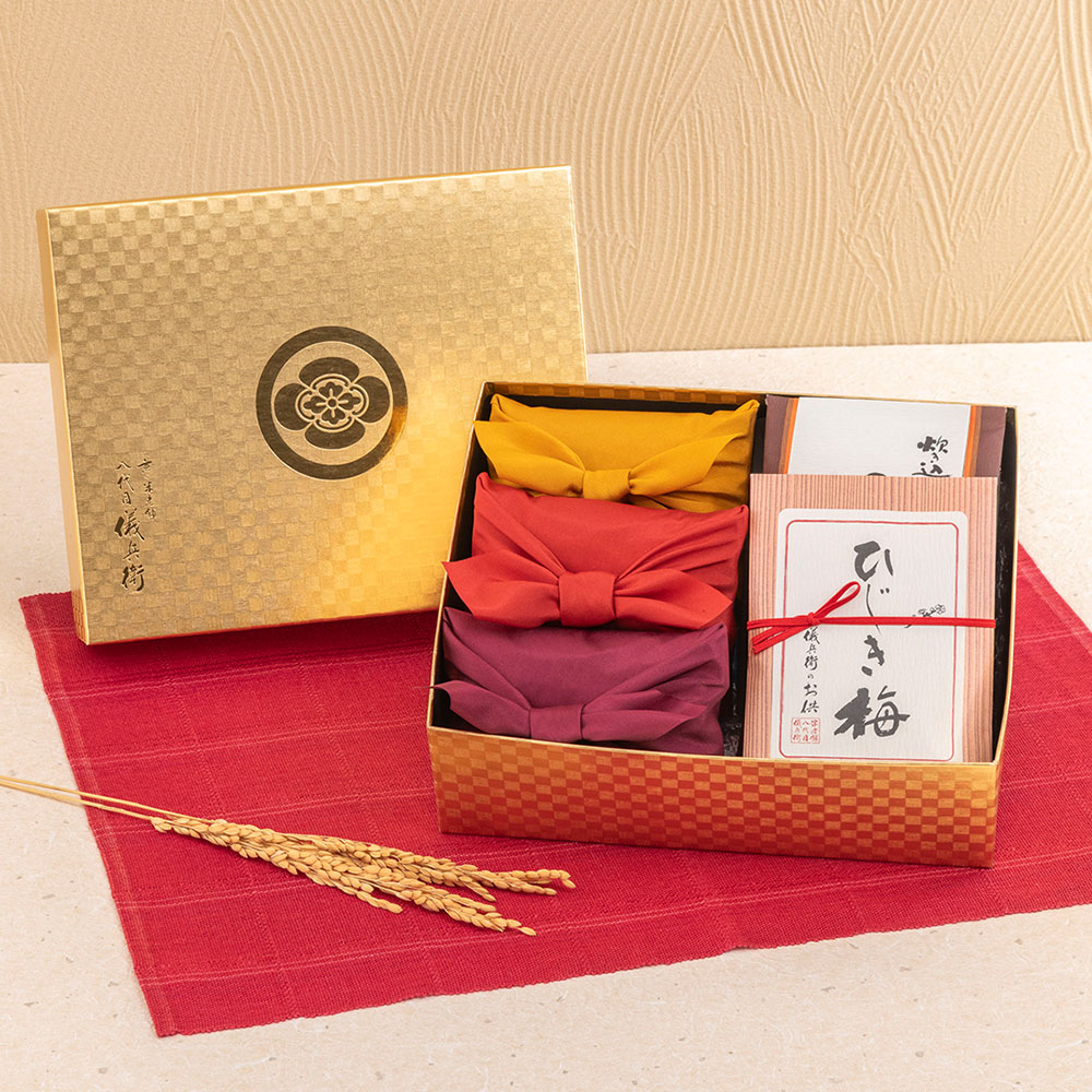 【12月30日お届け！】お正月 八代目儀兵衛「十二単お供詰合せ『三条』」とそのまま飾れるブーケのセット