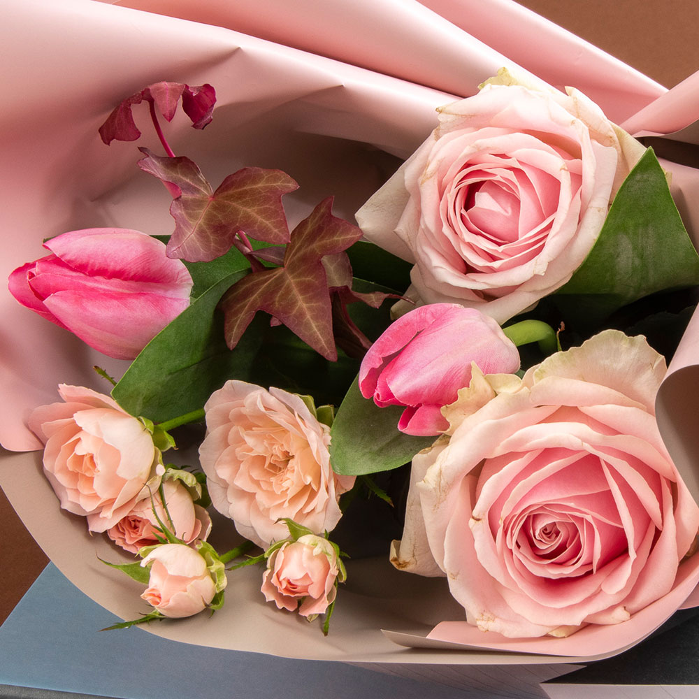 クリスマス TOKYO TULIP ROSE「チューリップローズ6個入り」と花束のセット
