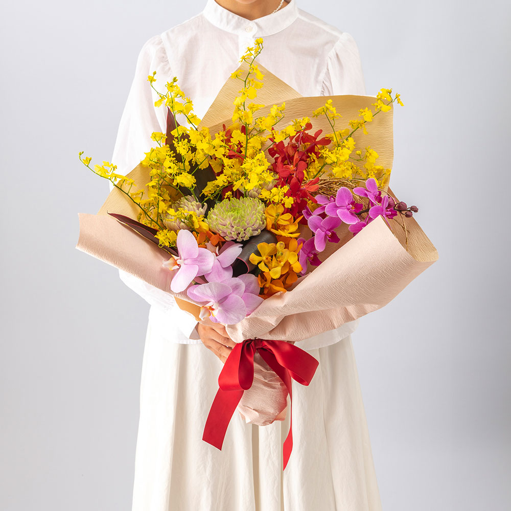 お正月 津軽びいどろ「弘前桜 花あかり」と花束のセット