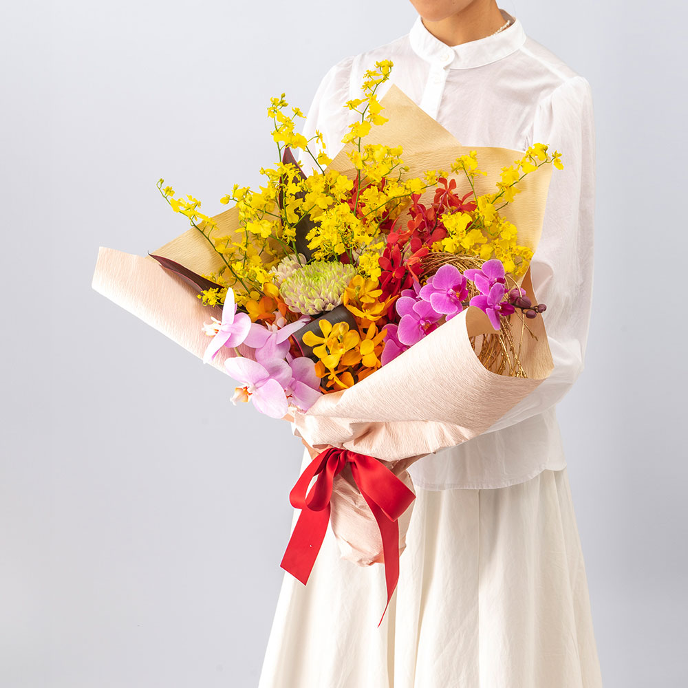 お正月 津軽びいどろ「弘前桜 花あかり」と花束のセット