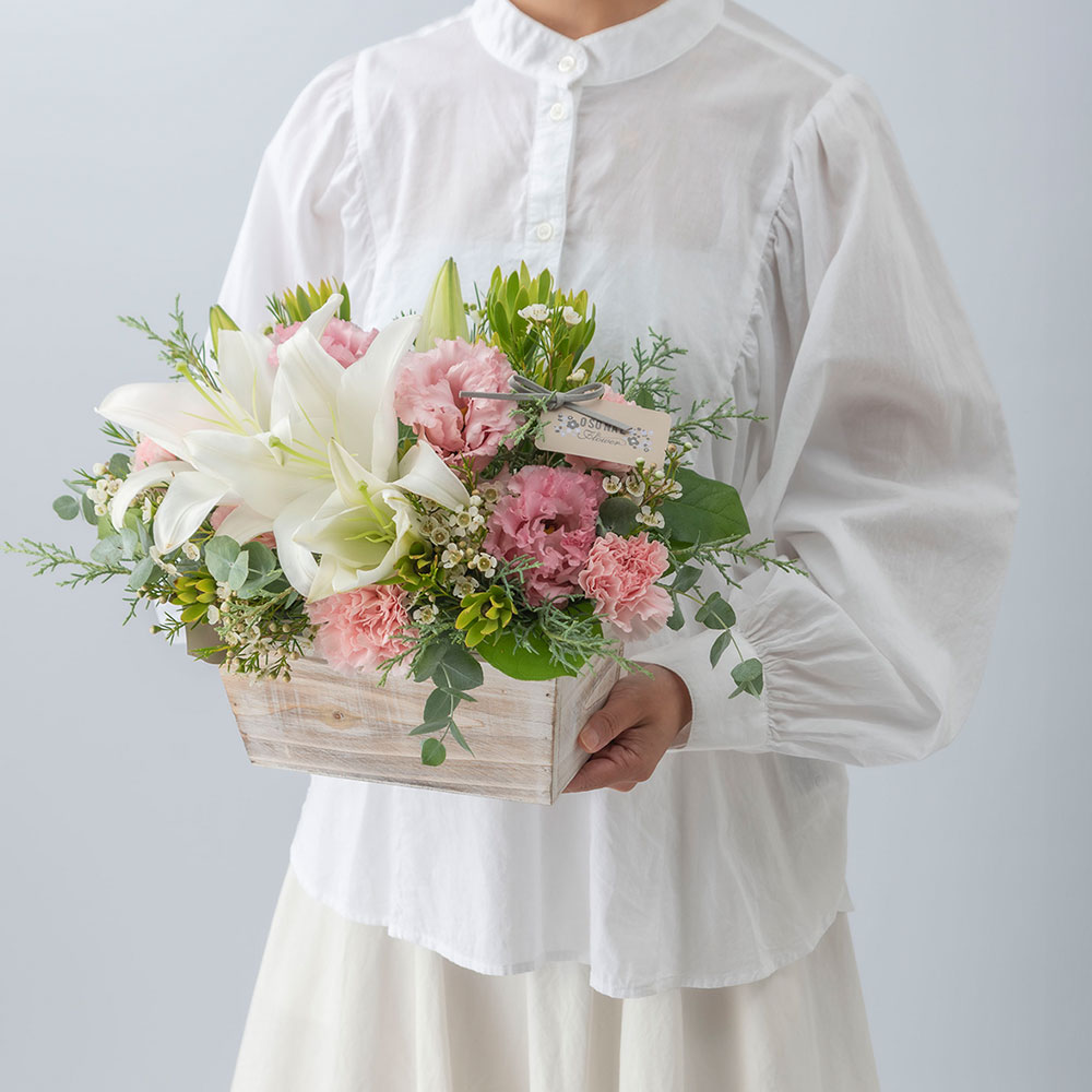 【お供え用】 O・SO・NA・E flower 「冬のウッドボックスアレンジメント」