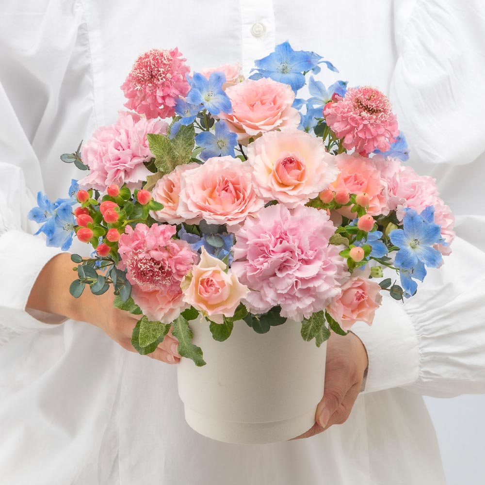 6月旬の花 デルフィニウム アレンジメント「セレーノ」