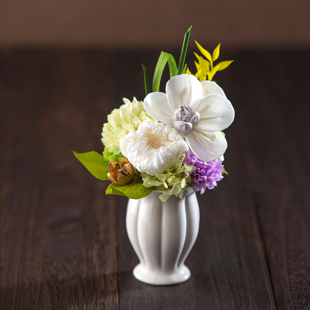 【お供え用】 プリザーブド＆アーティフィシャルフラワーアレンジメント「和灯（あかり）」