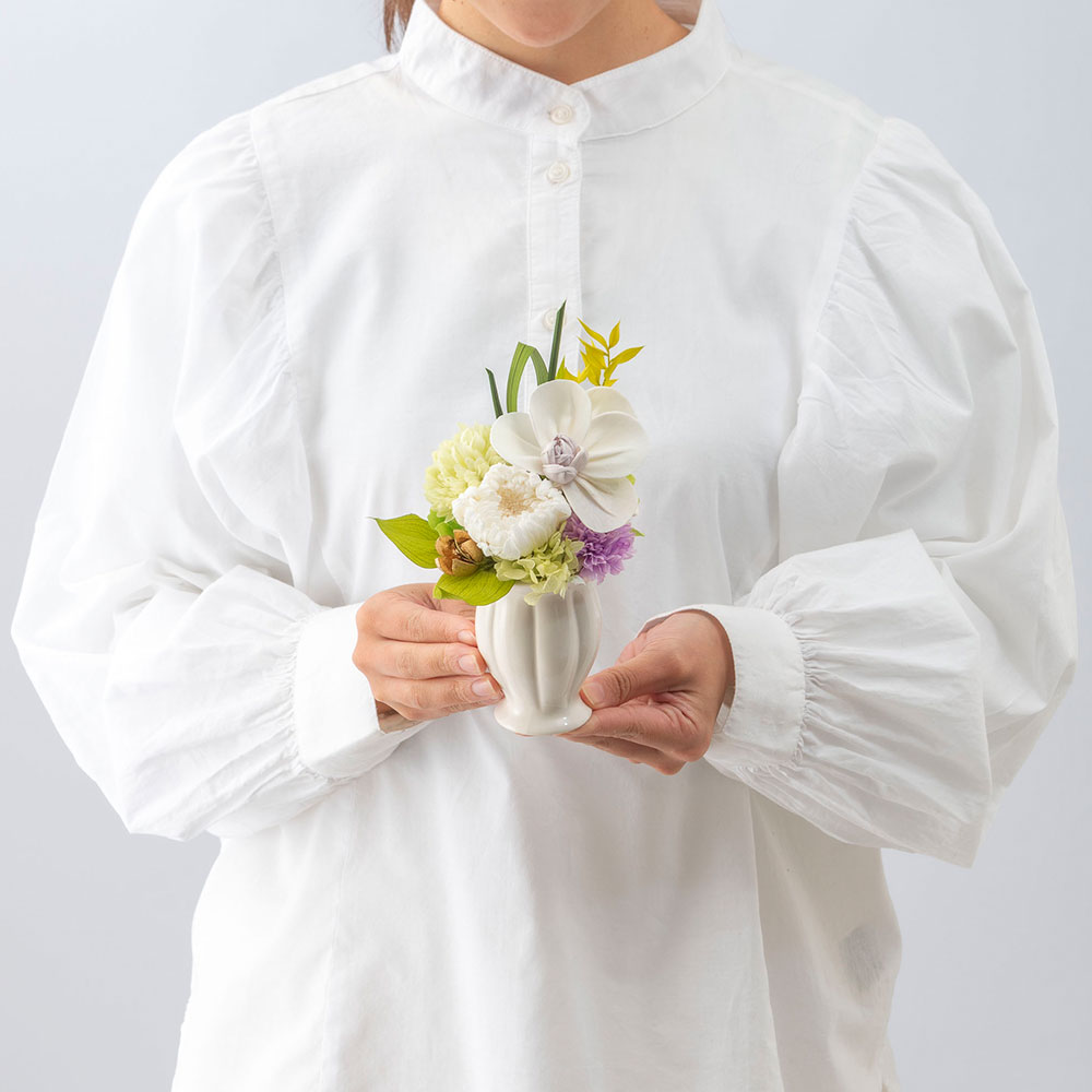 【お供え用】 プリザーブド＆アーティフィシャルフラワーアレンジメント「和灯（あかり）」