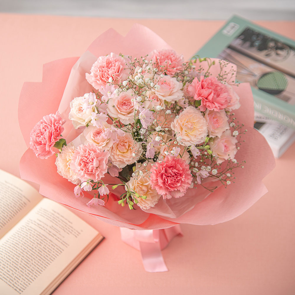 そのまま飾れる桜の形をした花束「ひらり -SAKURA-」