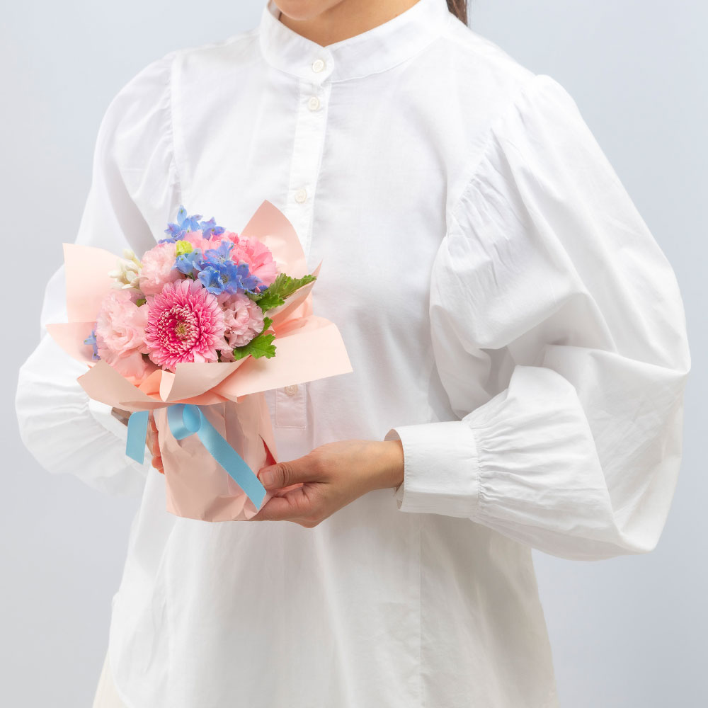 6月旬の花 デルフィニウム そのまま飾れるブーケ「ソレイユ」