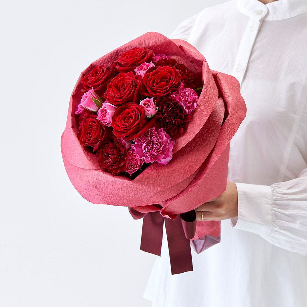 バラの形の花束ペタロ・ローザ「シャイニングレッド」