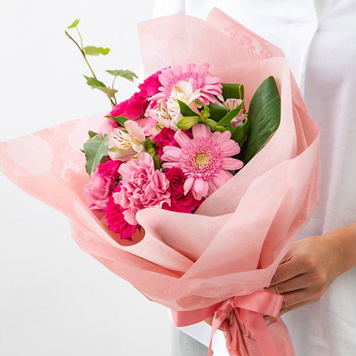 【5月12～14日お届け】母の日【おまかせシリーズ】季節のお花ピンク系花束