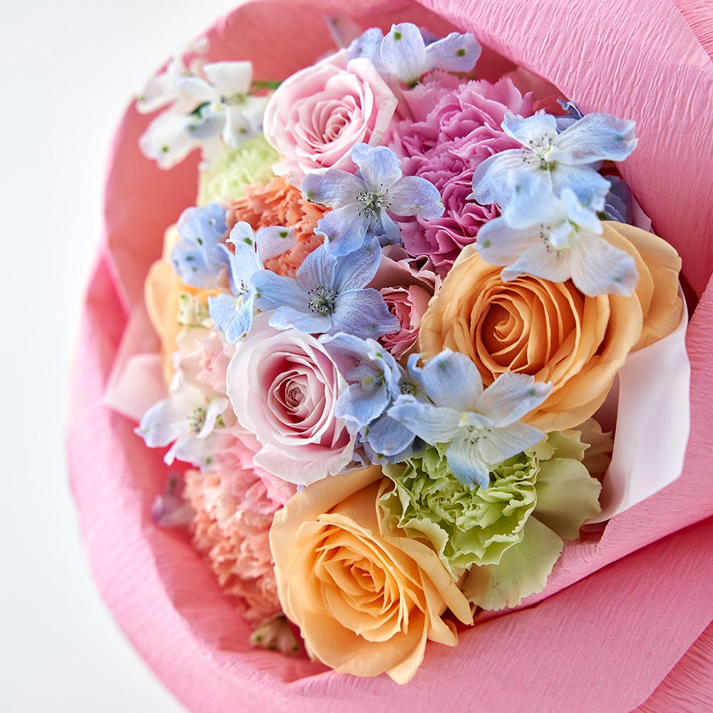 バラの形の花束ペタロ・ローザ「フェミニンミックス」