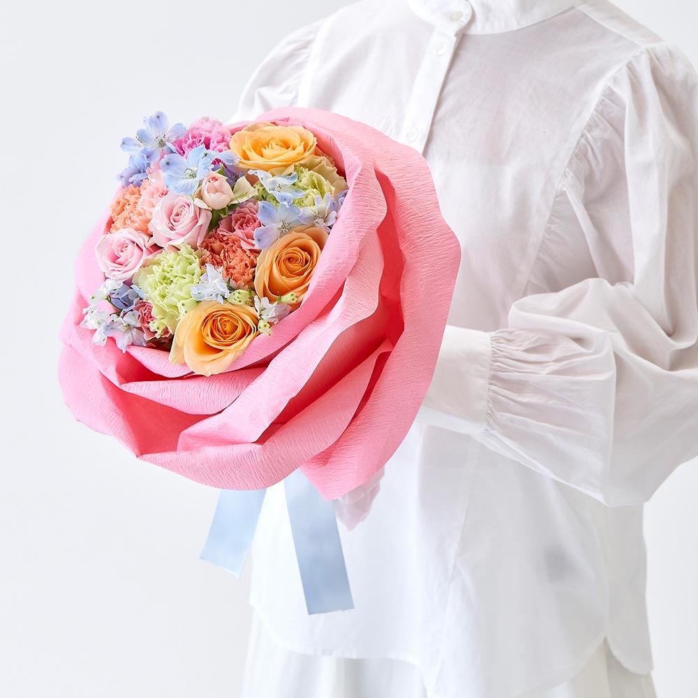 バラの形の花束ペタロ・ローザ「フェミニンミックス」