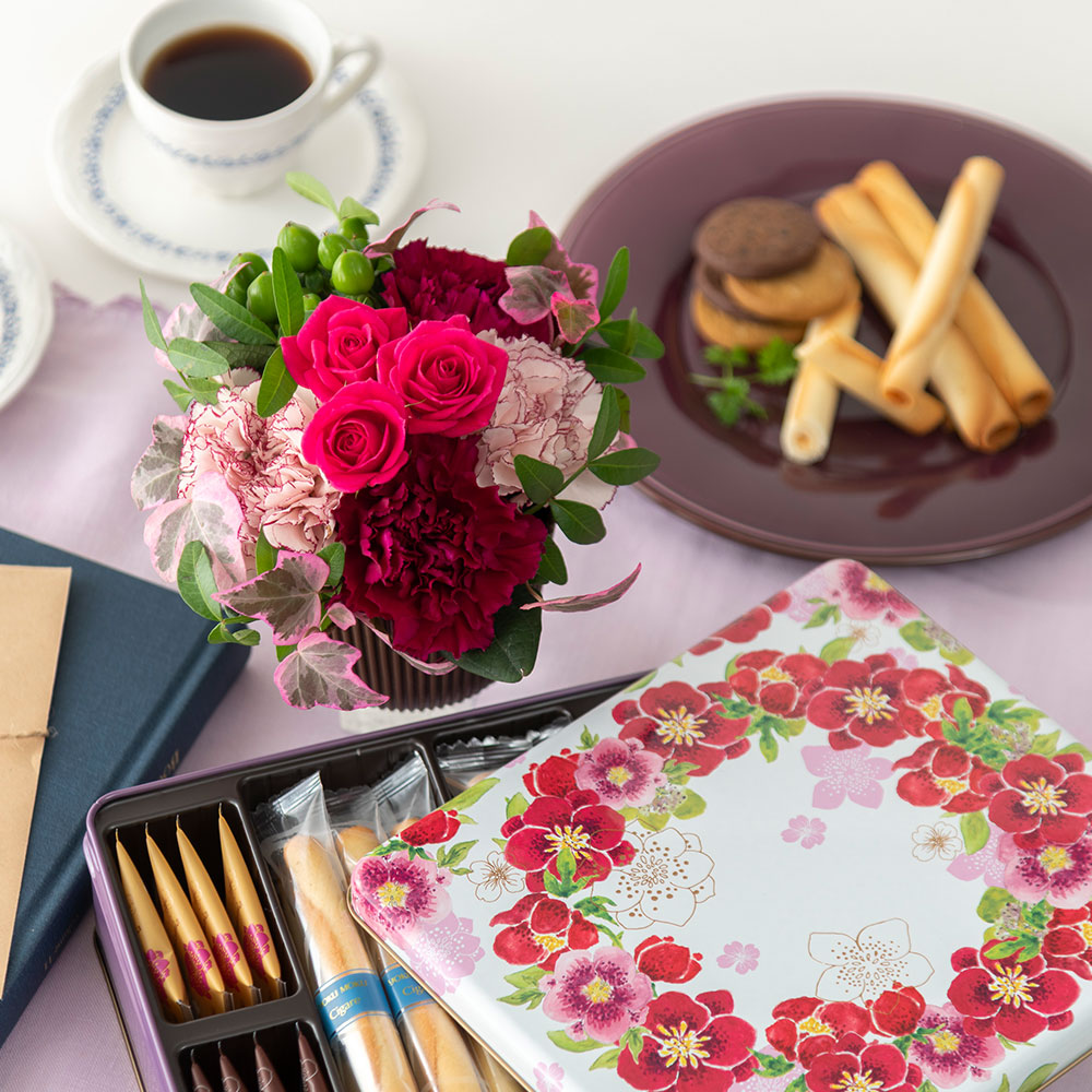 ヨックモック「カドー ドゥリベール」とアレンジメントのセット