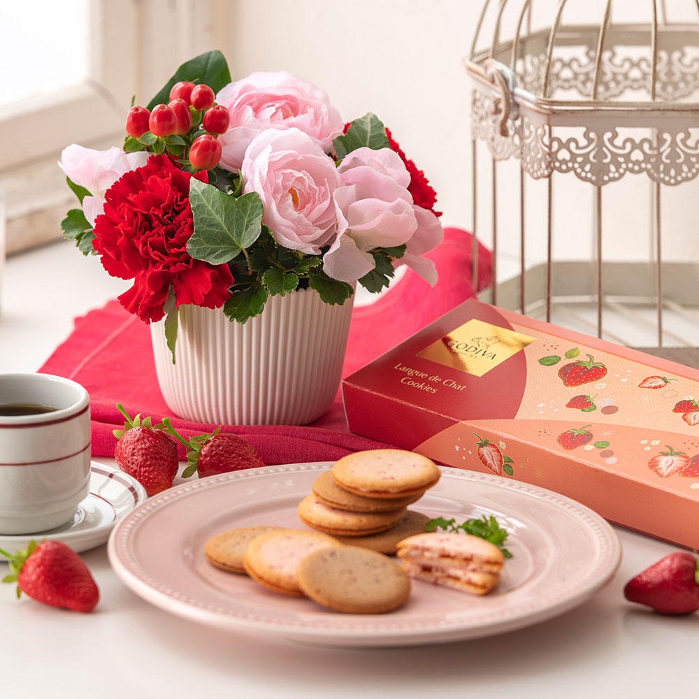 【期間限定】ゴディバ「あまおう苺クッキー アソートメント」とアレンジメントのセット