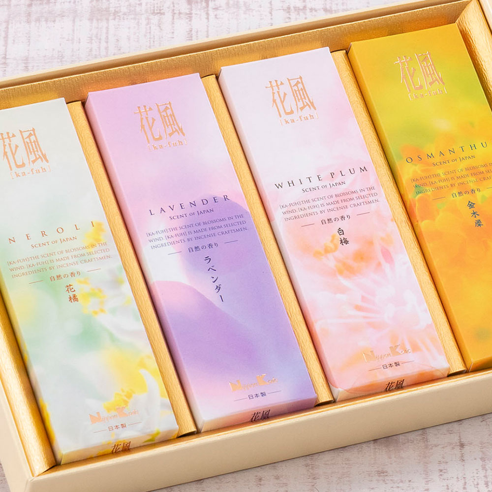 【お供え用】 日本香堂「花風 進物 四種入」とアレンジメントのセット