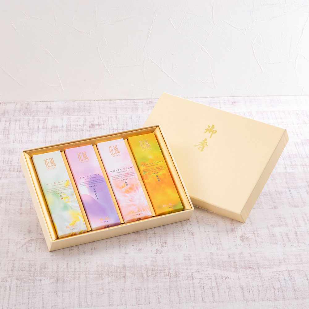 【お供え用】 日本香堂「花風 進物 四種入」とアレンジメントのセット