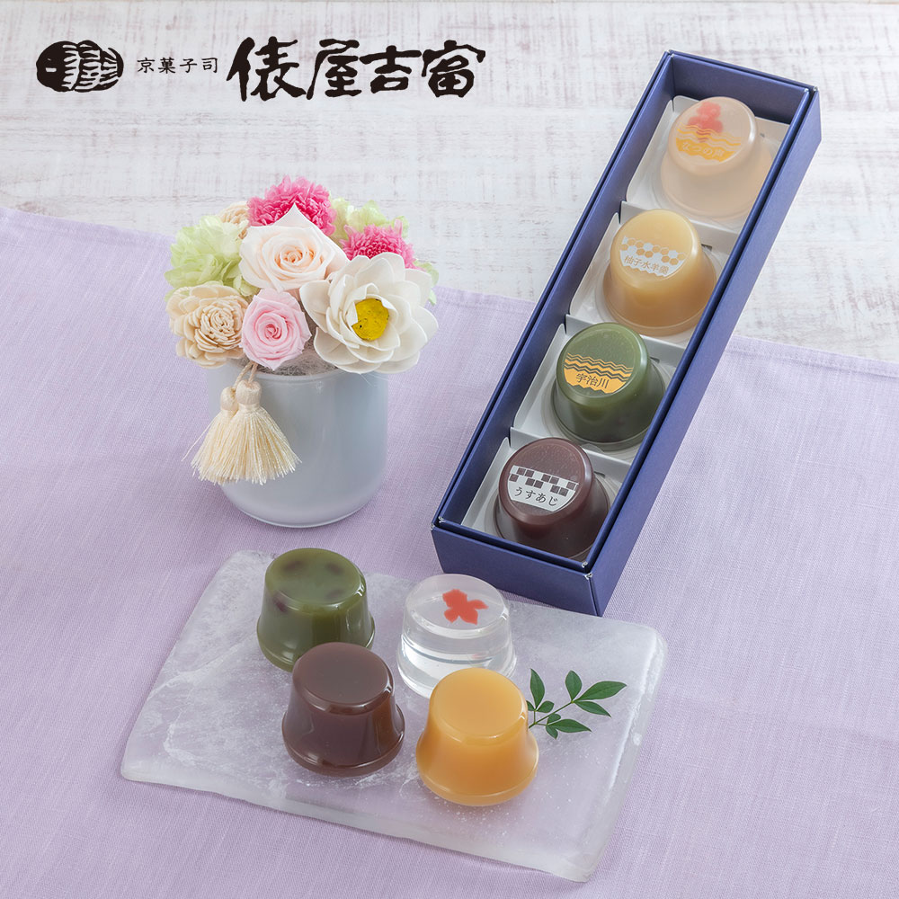 【お供え用】 俵屋吉富「伝統の涼菓4個入」とプリザーブドフラワーアレンジメントのセット