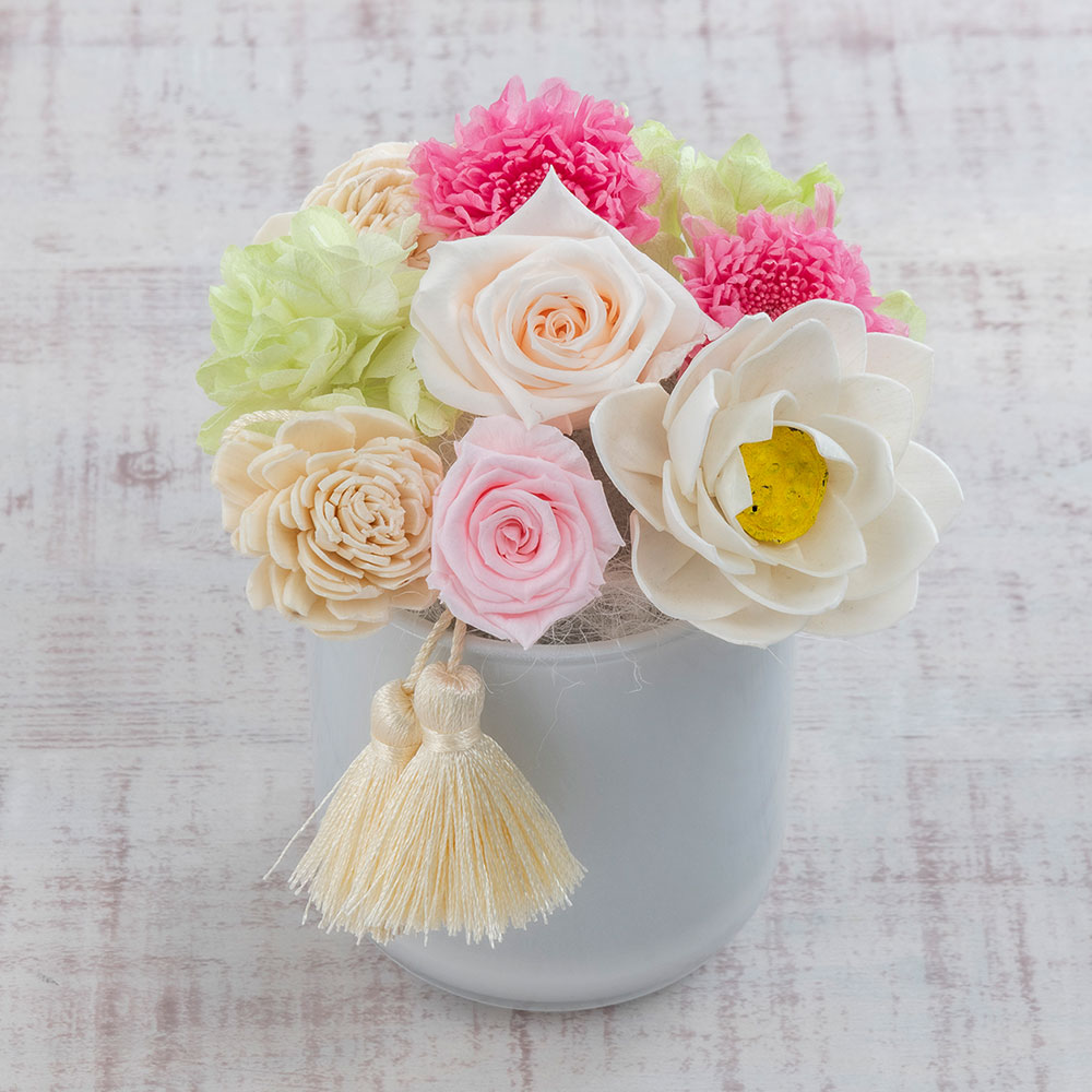 【お供え用】 俵屋吉富「伝統の涼菓4個入」とプリザーブドフラワーアレンジメントのセット