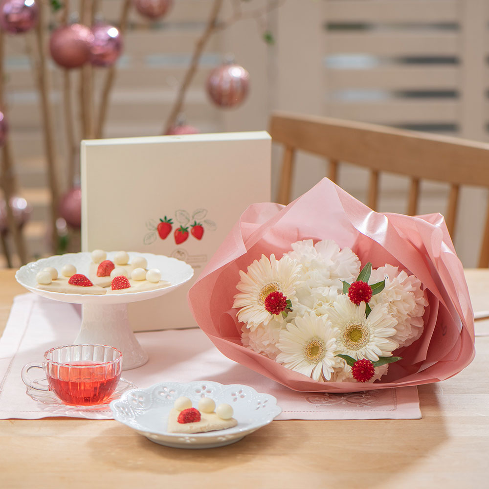 サブレミシェル「ケーキサブレ4個入り」と花束のセット