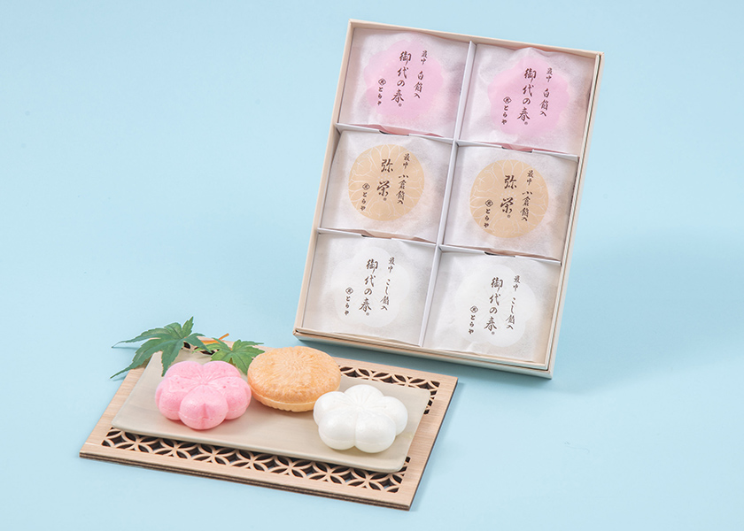 とらや「最中」とお花のセット