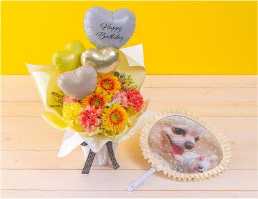 アクスタやチェキと並べて撮影!